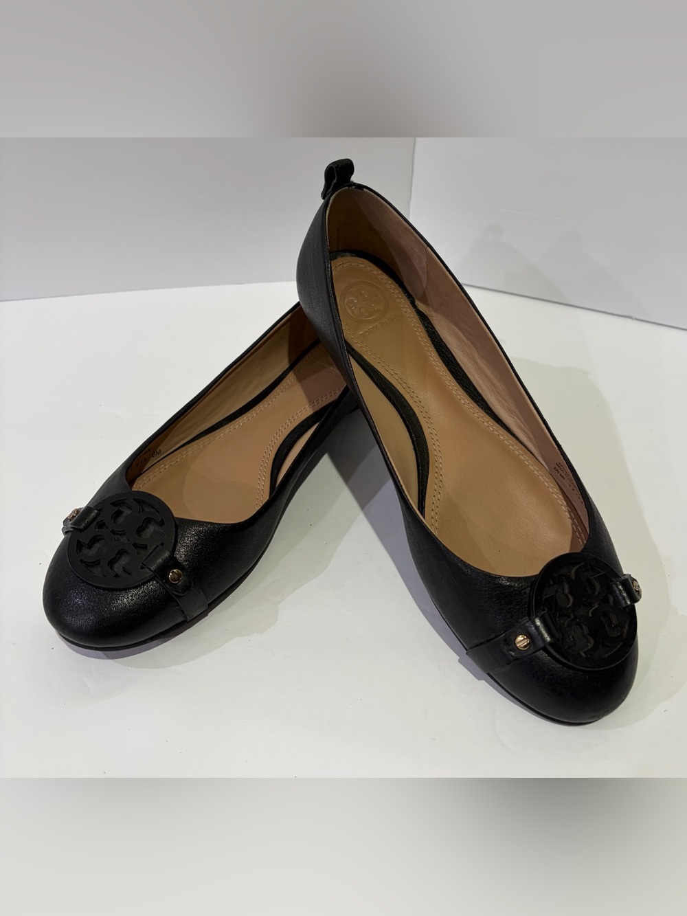 Tory Burch Gabriel Black Leather Logo Ballet Flats 8 EUC
